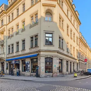 https://hostel-mondpalast.dresdenhotels.net